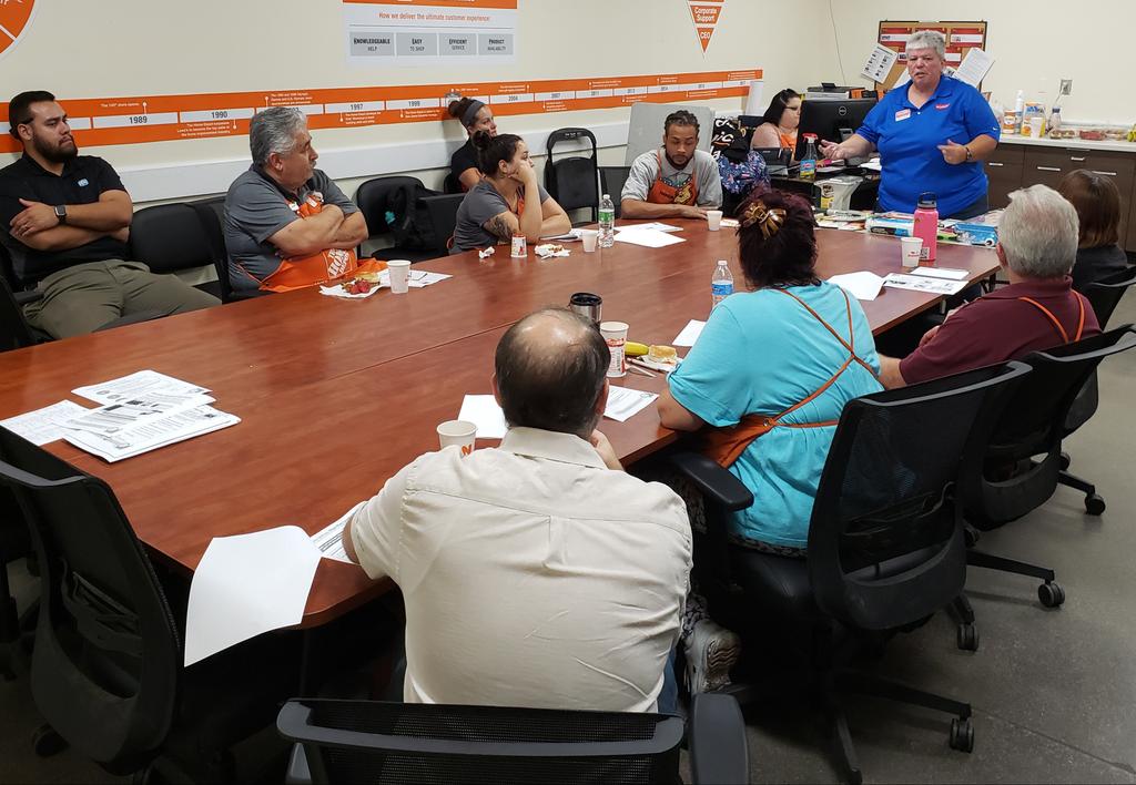 #SpecialtyTuesday at #HD0486ElCon today. Pam with <a href="/WoosterBrush/">Wooster Brush</a>, Marc with <a href="/BehrPaint/">BEHR Paint</a>, and Hector with <a href="/PPG/">PPG</a> teaching our great products and options for customers.  Hands on training. @jennipherball <a href="/NeriWilliams/">Neri Williams</a> <a href="/SusanT42880527/">Susan T</a> <a href="/Alana95540851/">Alana</a> @depotfan1 Riley.
#D60strongandproud