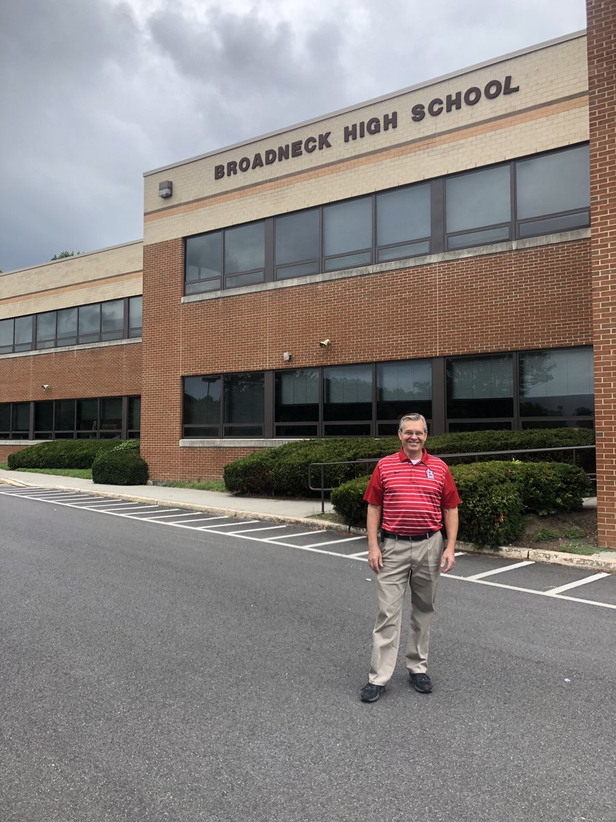 BHSAACPS's tweet photo. Mr. Grigsby leaves Broadneck HS today for the last time...Mr. Grigsby is headed for California after 22 years in AACPS. Always a champion for students, and always ready to talk about the process of making cheese. We will miss you, Mr. Grigsby! Thanks for everything! #AACPSAwesome https://t.co/RF6fTgsXu7