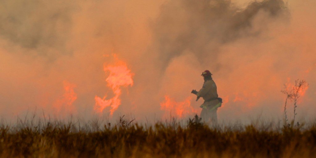 SemelRisk's tweet image. Are you #FireSafetySet? Prepare for potential wildfires by creating a wildfire action plan. Having a plan set before disaster strikes will make sure you and your family are prepared for a quick and efficient evacuation.  ow.ly/MFv550v9mPR