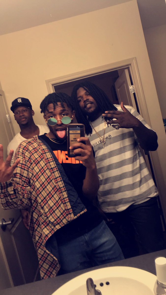 AloysiusWhite's tweet image. #WhosWhoOfUL
* Aloysius White (Jarvey)
* I’m from Prairieville but no one knows where that is so I say Baton Rouge 
* Nursing major 👨🏾‍⚕️
* Future CRNA
* You’ll see me on my pink Penny skating to class or some 
* Don’t be afraid to come speak I like to talk #UL20 #UL21 #UL22 #UL23