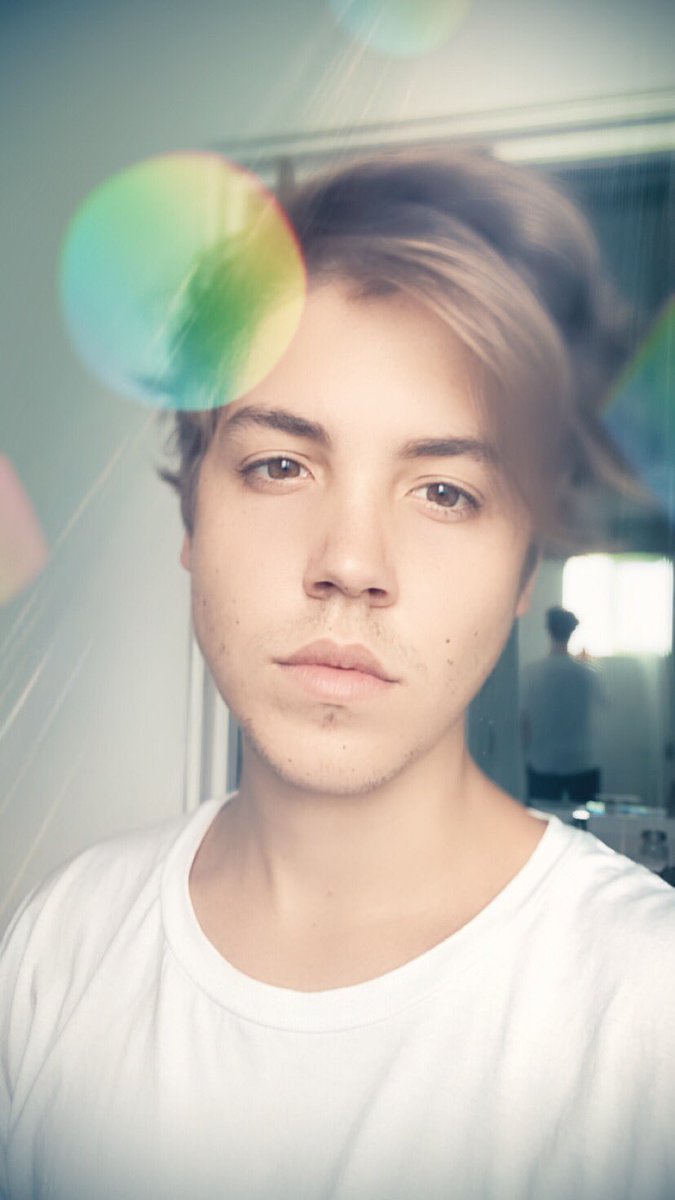 MatthewEspinosa's tweet image. haven’t posted a selfie on twitter in forever...oh well, hi twitter 👋🏽