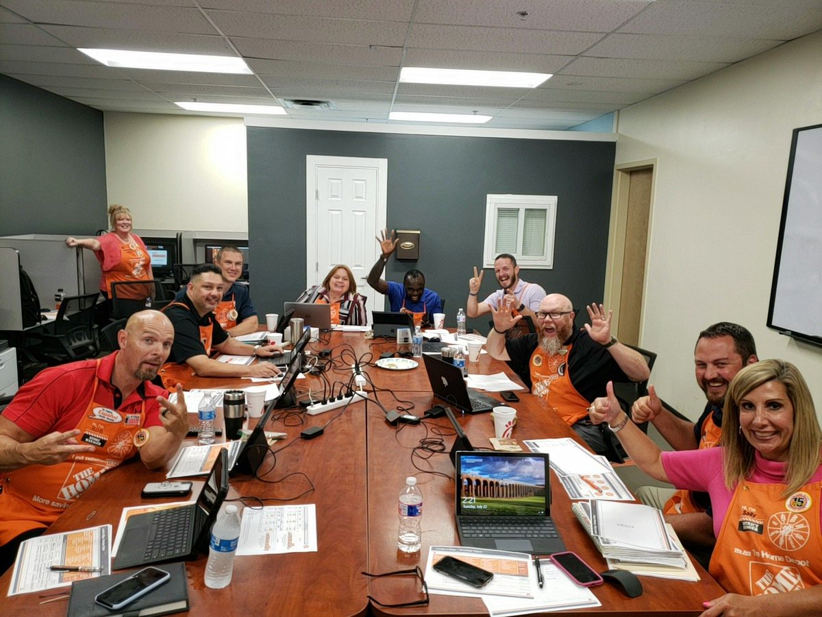 Staying Festive in D137! #LeadersEdge #TNT <a href="/SMaurice2/">Sally Maurice</a> <a href="/Melinda11521488/">Melinda Carter</a>