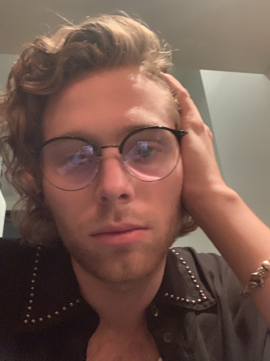 <a href="/wybsam/">:p</a> <a href="/5SOS/">5 Seconds of Summer</a>
