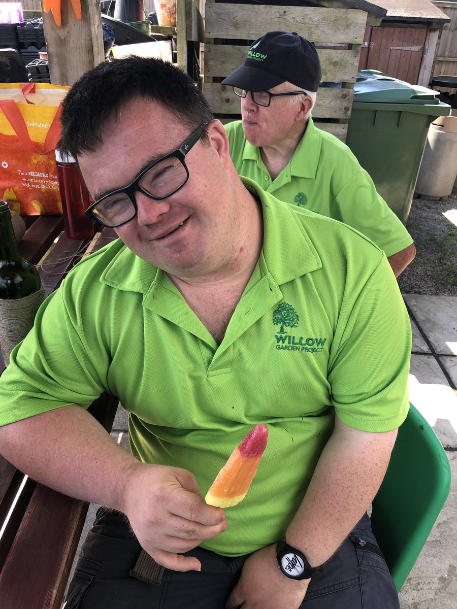 willow_project's tweet photo. Keeping cool 😎 @willow_project plenty of liquid refreshment breaks @BBCNWT  community garden in Fleetwood supporting Adults 🍦@RHSBloom @RogerJ_01 @lancashirelife @abbiedjones @RogerJ_01 @annabelvtiffin @GWandShows @Garden_Ninja @TheMontyDon 🍦🍦🍦 https://t.co/c2ocjOiAwD