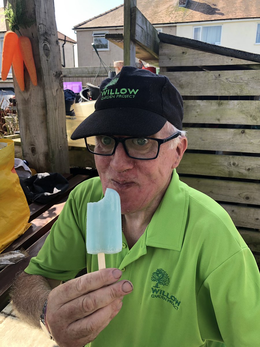 willow_project's tweet photo. Keeping cool 😎 @willow_project plenty of liquid refreshment breaks @BBCNWT  community garden in Fleetwood supporting Adults 🍦@RHSBloom @RogerJ_01 @lancashirelife @abbiedjones @RogerJ_01 @annabelvtiffin @GWandShows @Garden_Ninja @TheMontyDon 🍦🍦🍦 https://t.co/c2ocjOiAwD