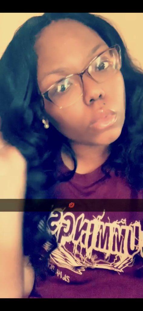 adoreanautica__'s tweet photo. #WhosWhoAtLOC 💜💛#WhosWhoAtLOC 💜💛
• Anautica M.
• Freshman #LOC23
• Art Major w/ minor in Computer Science
• Memphis , Tn 〽️
• Chill, Funny, Creative https://t.co/zgvUbarIez