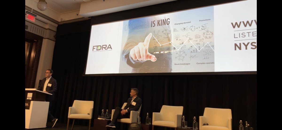 Un honor presentar #simplicityworks en la Bolsa de NY en el foro de la FDRA. Una tecnología española que tendrá un gran impacto en la industria del calzado – at New York Stock Exchange
