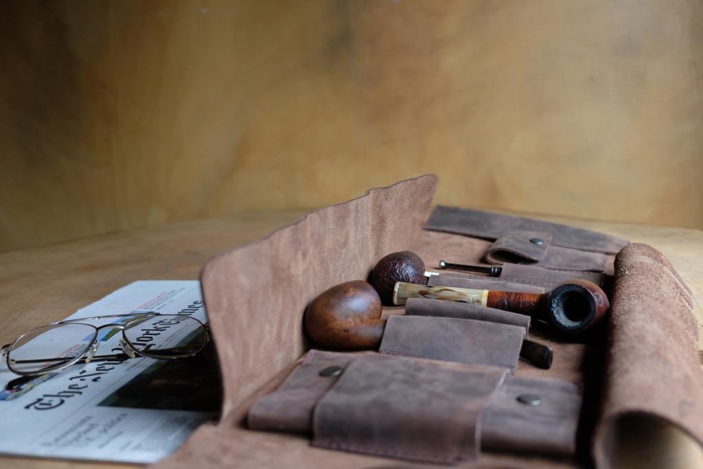 LWA_Leather's tweet photo. Genuine leather handmade Pipe &amp; Tobacco Pouch. Available in 9 colors at our Website and Etsy &amp; Amazon Stores. #pipepouch #tobaccopouch #cigarpouch #leatherpiperoll #handmadetobaccopouch https://t.co/5B41Sy3EDG