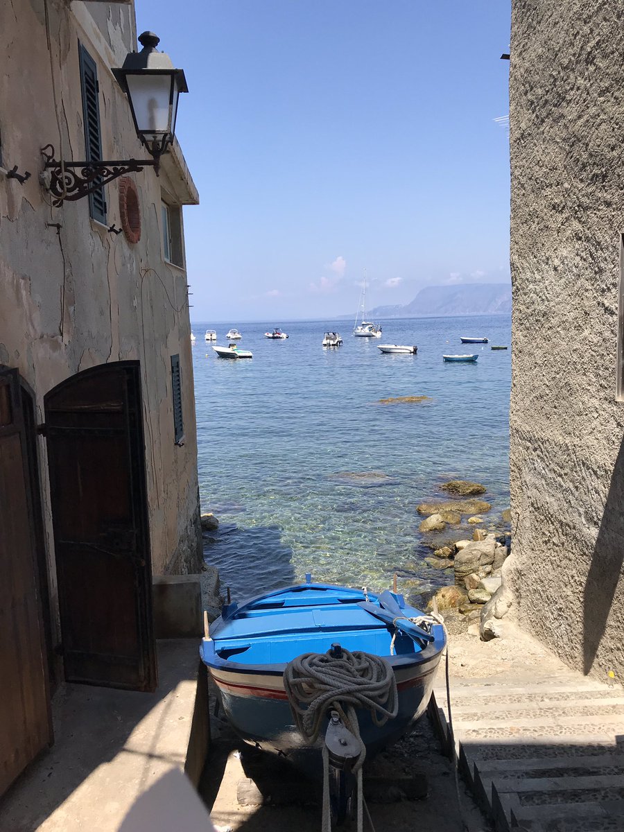 Borghi calabresi bellissimi! Ecco #Scilla 😍
Chi mi raggiunge in questo luogo magico?

#Calabria