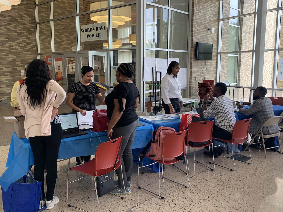 SheenaHardy08's tweet photo. Our programming fair is happing now! Thank you to our various central offices for coming out to support our new Assistant Principals. #napo2019 @dcpublicschools @BrenElliott247 https://t.co/xtjwx7f4c2