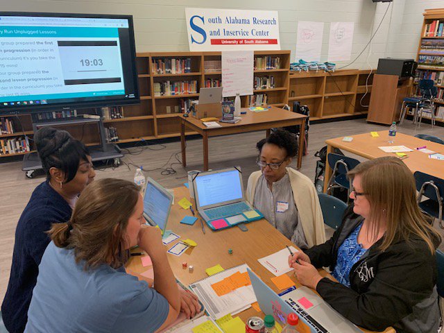 USASARIC's tweet photo. Region 10 educators learning about computer science fundamentals with the amazing @WaringWhizKid in the @codeorg session!  Thanks @AplusCR for your partnership! @bcgritc https://t.co/kIzyOIV5DI