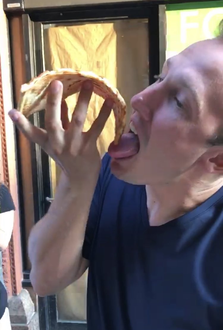 ItchyPalmquist's tweet photo. Post dinner slice! #KeepItchin https://t.co/EbMWsgAqTf