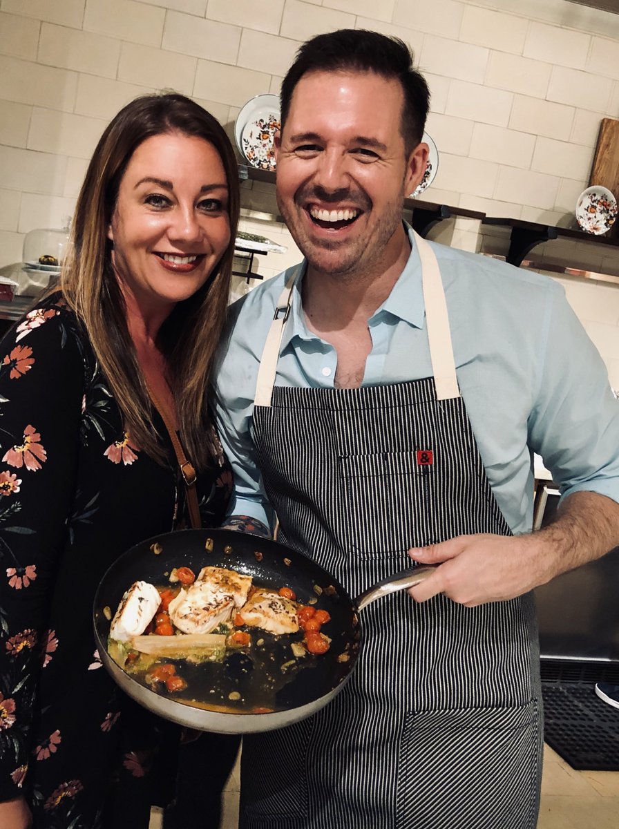 ShannonHollyVO's tweet image. In the kitchen with ⁦@ChadwickBoyd⁩ tonight at the Columbus Circle Williams Sonoma. BTW I actually like fish now because Chadwick sprinkled magic on it. 🐟 #AlaskaFish #NYC #ICanCook #LovelyAndDelicious