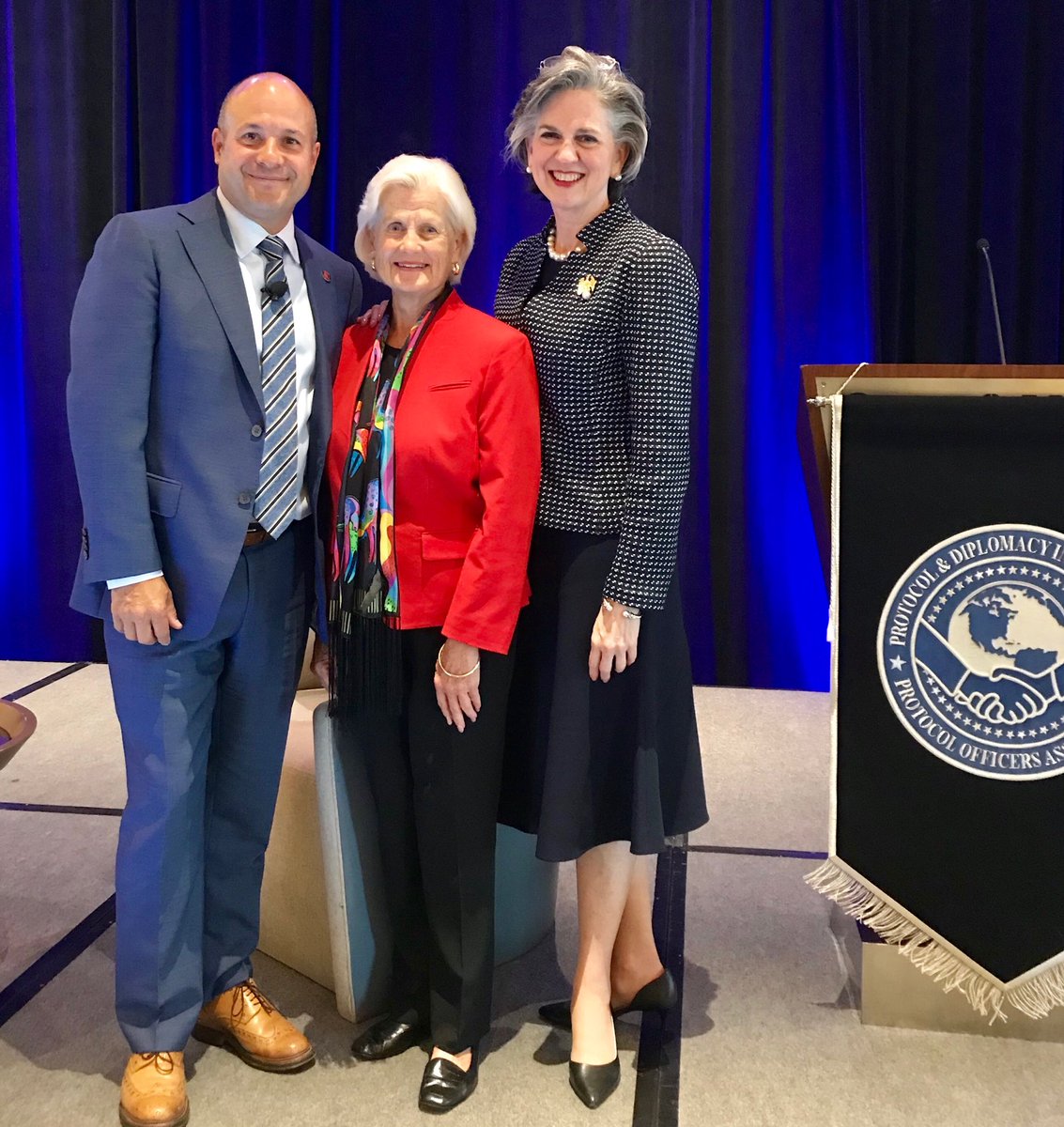 StewartRWheeler's tweet image. Great day today connecting with so many new colleagues and #protocol pros at 18th Annual International ⁦⁦@PDIPOA⁩   #protocolforum in San Diego. — #Protocolmatters — It’s not a straight jacket but a tool for building relationships and for success! ⁦@CanadaFP⁩