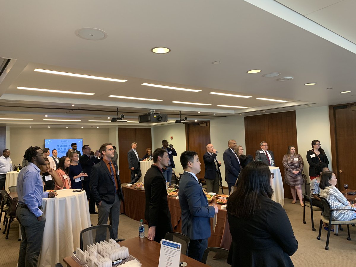 WAALawyers's tweet image. We had a full room of minority law students &amp;amp; lawyers attend tonight’s networking event! Thank you to @ReinhartLaw for hosting us in their lovely space and for @WisconsinAABA and WHLA for being a part of this great event! #liftasweclimb #diversityinlaw #wisconsinlawyers