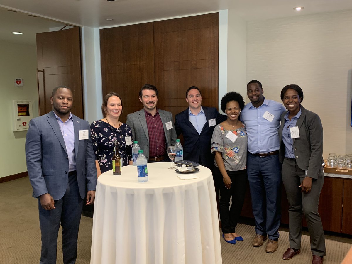 WAALawyers's tweet image. We had a full room of minority law students &amp;amp; lawyers attend tonight’s networking event! Thank you to @ReinhartLaw for hosting us in their lovely space and for @WisconsinAABA and WHLA for being a part of this great event! #liftasweclimb #diversityinlaw #wisconsinlawyers