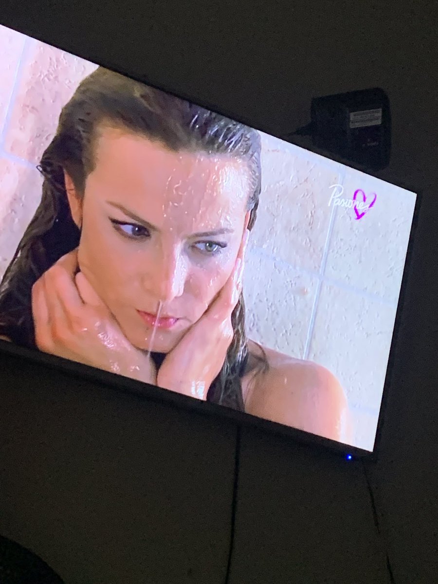 12perly's tweet photo. Como amo yo a esa mujer! @silvnavarro CuandoMeEnamoro ❤️ https://t.co/AzppdPNHau