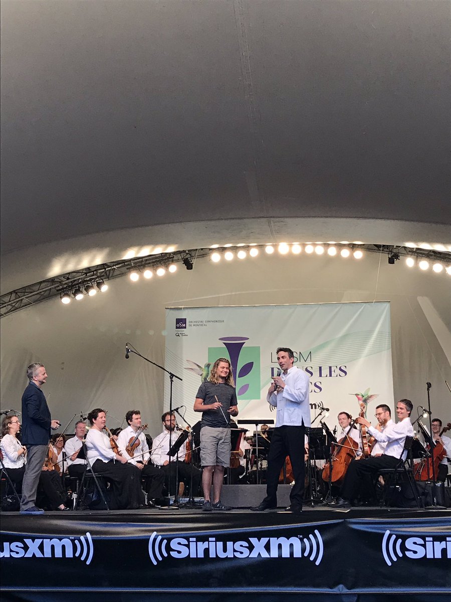 OSMconcerts's tweet photo. #OSMPARCS - Lorsqu’une jeune personne est choisie au hasard dans le public pour diriger l’OSM devant des milliers de personnes 🙀 @andrerobitaille https://t.co/9MVY3yR9H3