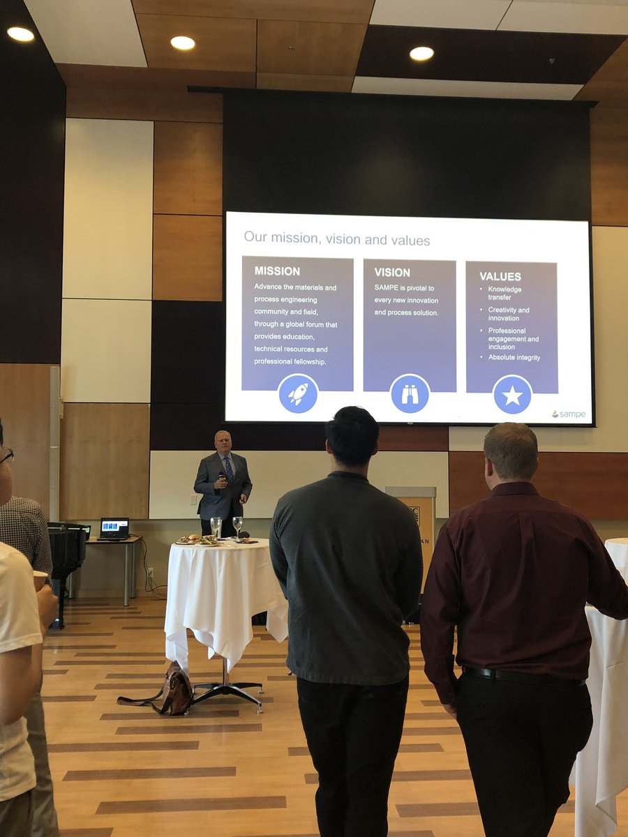 CICWinnipeg's tweet photo. Hearing from Gregg Balko from @SAMPE at #CANCOM2019 https://t.co/3hh7aRPTAf