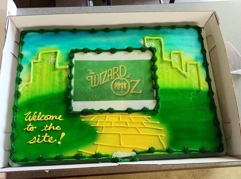TheSpfldMuni's tweet photo. It’s a beautiful night at the site as we welcome the cast and crew of our fourth show, The Wizard of Oz. Presented by Edward Jones, The Wizard of Oz will run August 2-4, 7-11 and will have an earlier start time of 8pm. 

#Muni2019
#WhatsYourWish
#NoPlaceLikeMuni https://t.co/i5D31X5C4z