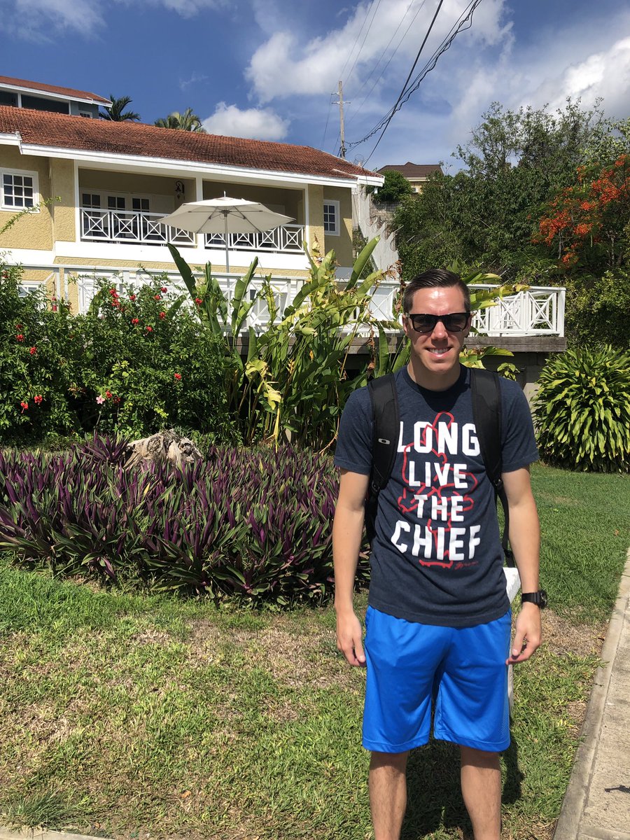 philkern3's tweet photo. Took My @GVartwork Indians Pride All The Way To Jamaica Roll Tribe Yeah Mon 🇯🇲 #gvartandesign #RallyTogether #cle #sandalsochi #3gamesback https://t.co/PxlEQqScRg