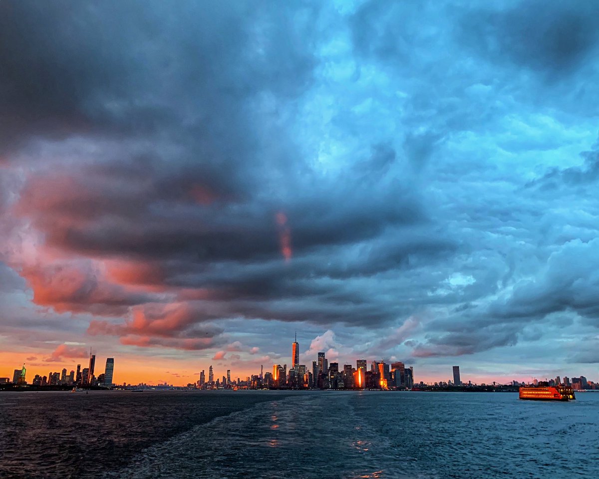 ChadRachman's tweet photo. The sun briefly broke through the clouds at sunset tonight. #nauticalcommute #statenislandferry #nyc https://t.co/3LUR4m0EIv https://t.co/N84D52BDm4