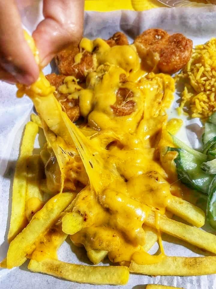 Chicken_Royale's tweet photo. Rezeki yang ada..kita kongsi bersama....
#malaysianfood #makanan #cheesebanjir #kualalumpur #makan #foodbeast #makanmakan #bandartunhusseinonn #chickenroyale #malaysia #cheeseleleh #rotikaya #ayam #setbadang #ayamperiperi #CRTribe  #makanapahariini #vitdaily #sedap #ohmedia https://t.co/vMVhDvdR1p
