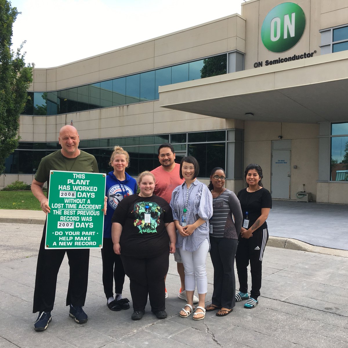 onsemi's tweet image. Today we&apos;re celebrating our site in Burlington, Canada as it was recently recognized for maintaining a safe workplace environment with a milestone of over five years without any accidents.