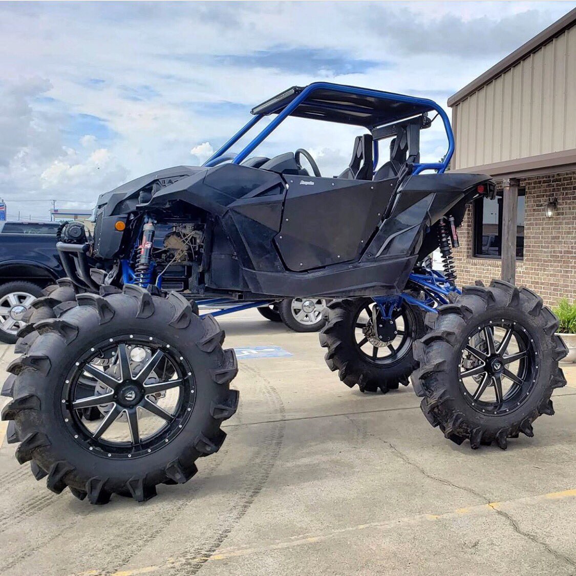 superatvtweet's tweet photo. Now that is one #YUGE @CanAm #Maverick on a set of #SATV 8” #GDPportals! ⚙️🤤 #GearDrivenPerformance 🛠: @trentpat76 
#ogmaverick #satvnation #superatv #mudtires #canam #maverick1000 #canammaverick #patv #offroading #offroadnation #utv #sxs #portalgearlift #gdp https://t.co/Yb4Co8B1zp