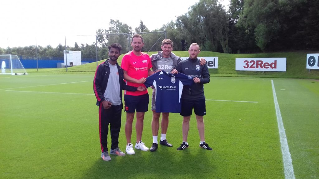 edparker1965's tweet photo. @supportthewalk @VForgiveness @streetsoccerSCO With support from @RangersFC #StephenGerrard https://t.co/xi96pPnwtb