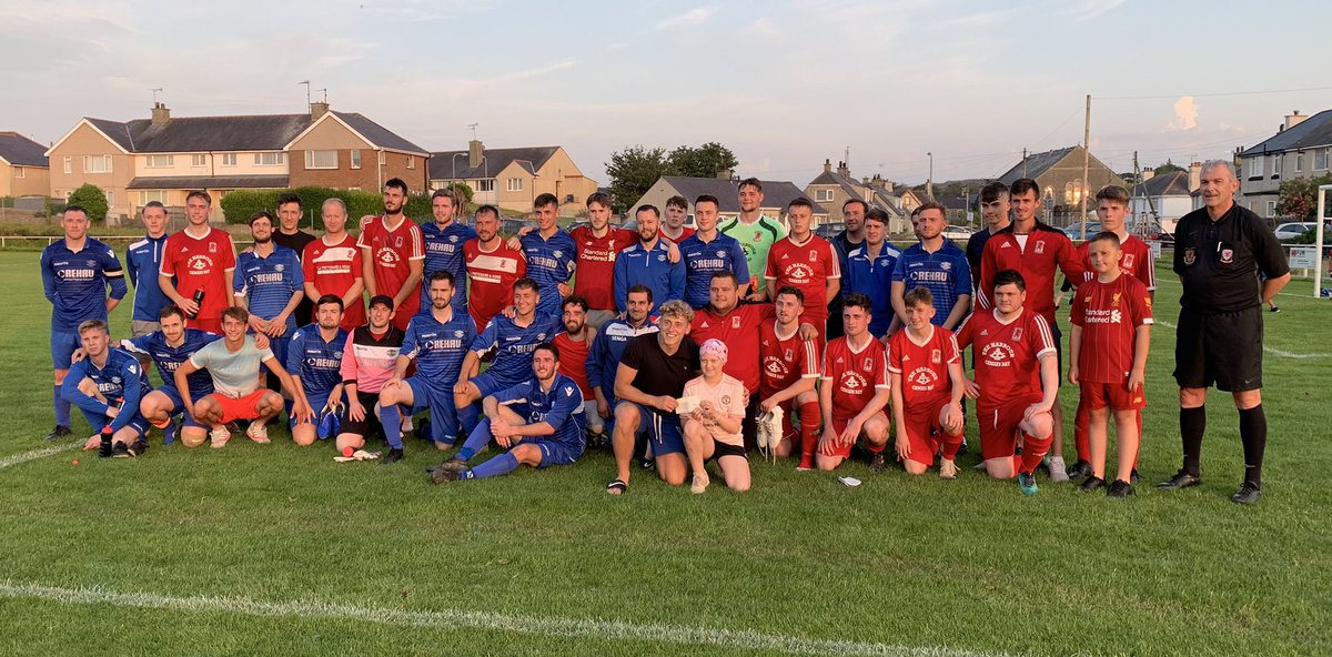 A fantastic turnout at Lôn Bach tonight where both teams presented an amazing £785 to Maisy! Final score Amlwch 3, Cemaes 2, making it an overall draw! Massive thankyou to the supporters of both matches along with Y Cefn Glas, The Gadlys and Huws Gray for sponsorship and prizes!