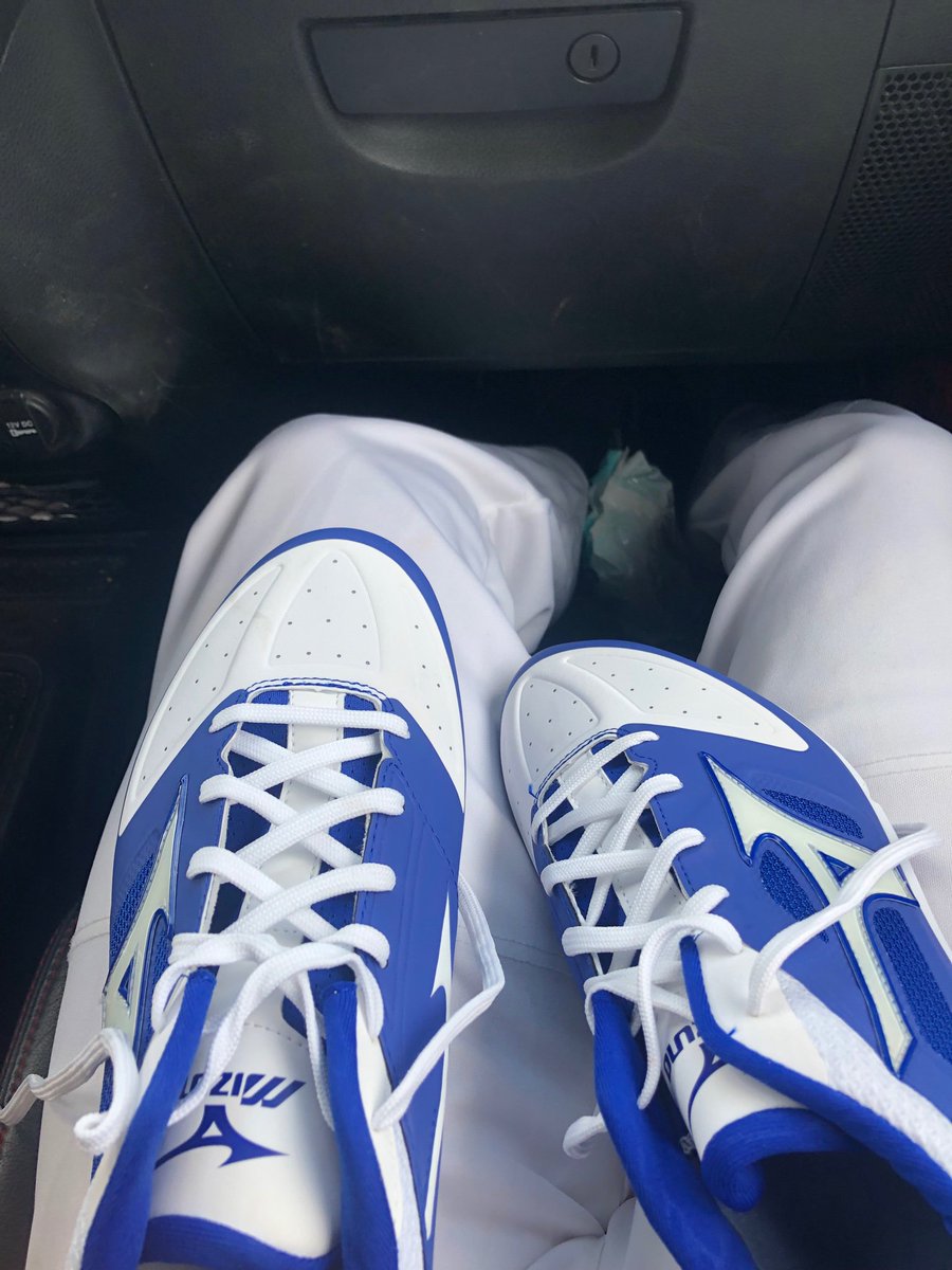 WatersLeila's tweet photo. @SteveandChris6 

Clean pants and shoes https://t.co/zEbqfjn9P2