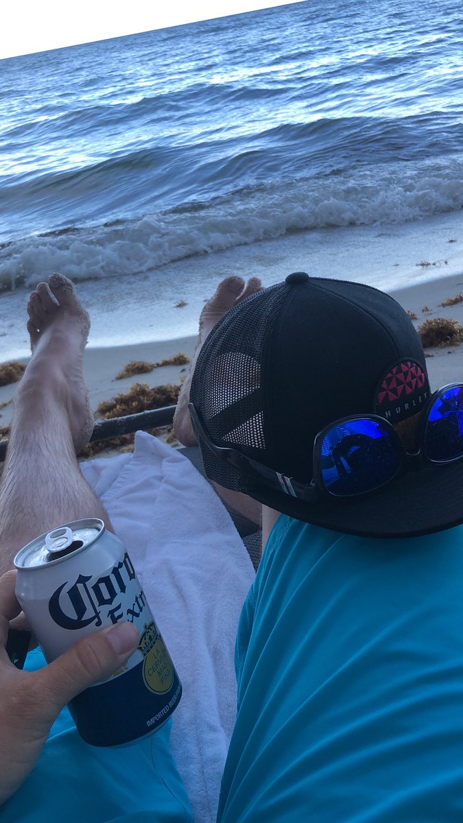 405bryan92's tweet photo. Those @BlendersEyewear lookin good on the beach with that #corona https://t.co/9Uq4sQM9xw
