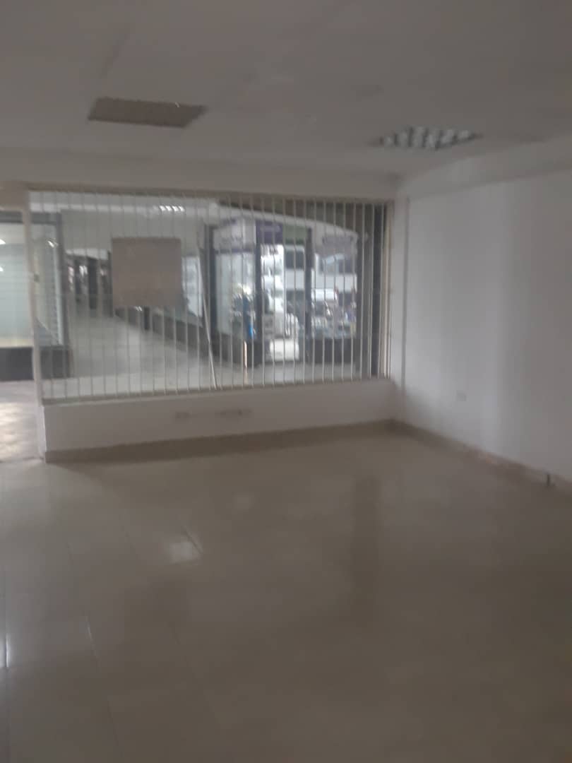 USADOperoVIRGO's tweet photo. VENDO!! de Oportunidad local comercial en el primer nivel del C.C. Biblos en Urb.Unare II de #PuertoOrdaz 37 mt2 con baño y linea telefónica, rejas. #Inmuebles #LocalesComerciales #Guayana #Venezuela https://t.co/dJFJxVI2rU