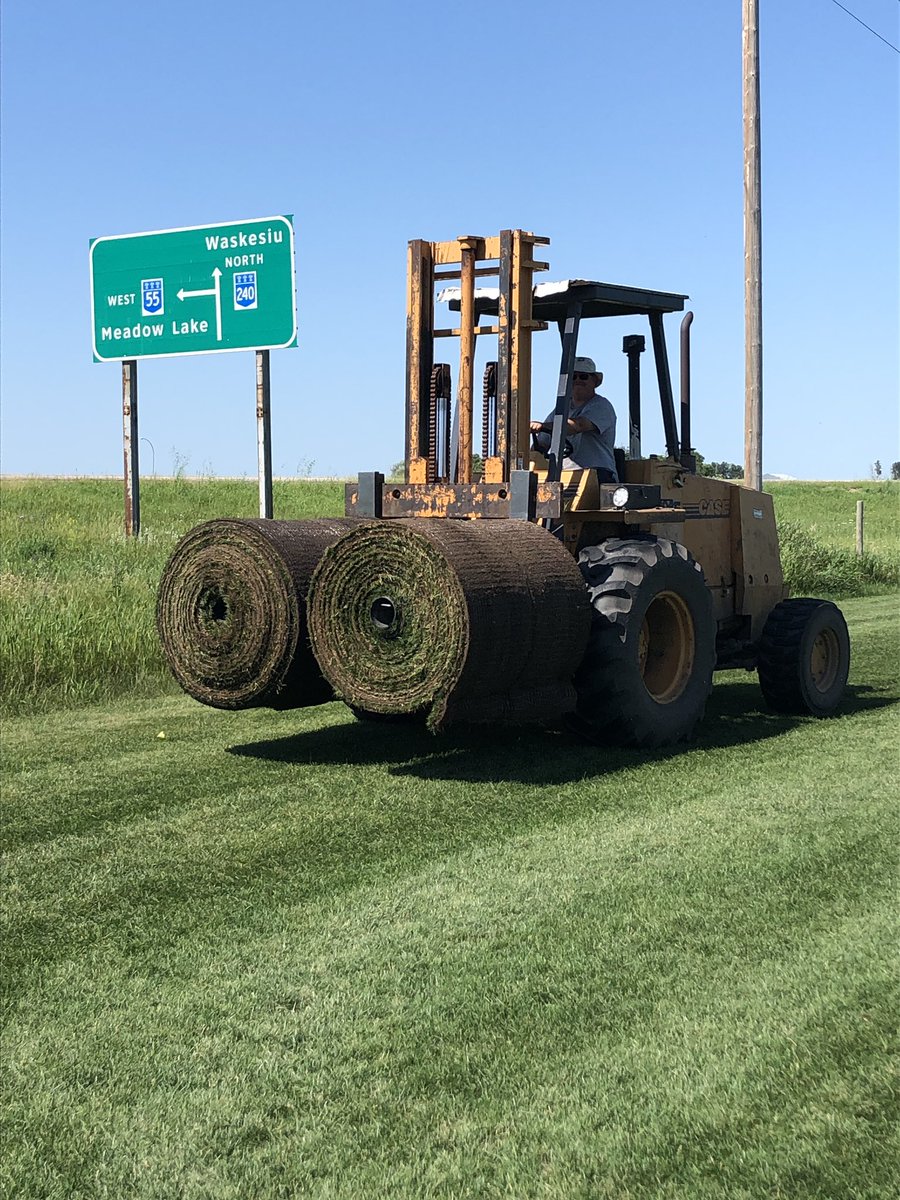 SaskSodGuy's tweet photo. Big Rolls = Big Productivity #ShellviewSodFarms https://t.co/BsP2uRgR7J