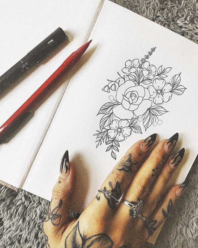 jherellejay's tweet photo. 𝔓𝔞𝔤𝔢 𝔬𝔫𝔢 ⚡️ who else gets really excited to start a new sketchbook 🖤 . . . #drawing #sketchbook #flowers #fineliner #pen #florals #illustration #rose #tattoo #flash ✨ #tattoo https://t.co/DbCfCFeh7a https://t.co/0nk157ObhG