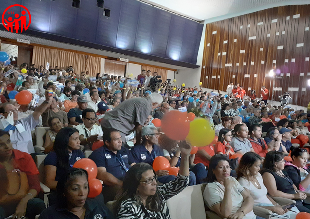 ivssoficial's tweet photo. Al momento Entrega de tarjetas electrónicas a los nuevos pensionados del  #IVSS por parte de @magallyvina @gladysrequena  y @CarylBertho  #VenezuelaEnBatalla  @NicolasMaduro @ConCiliaFlores https://t.co/jN4U03cWhj