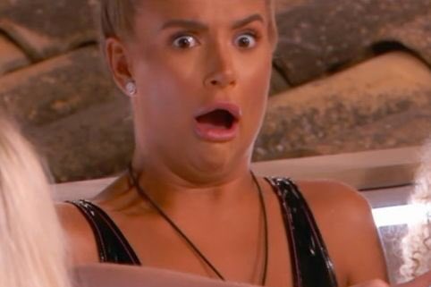 cahmeeh's tweet photo. “YOURE ONLY COUPLED WITH ME TO GET THE 50K” #LoveIsland https://t.co/ZHQHXHlBFU