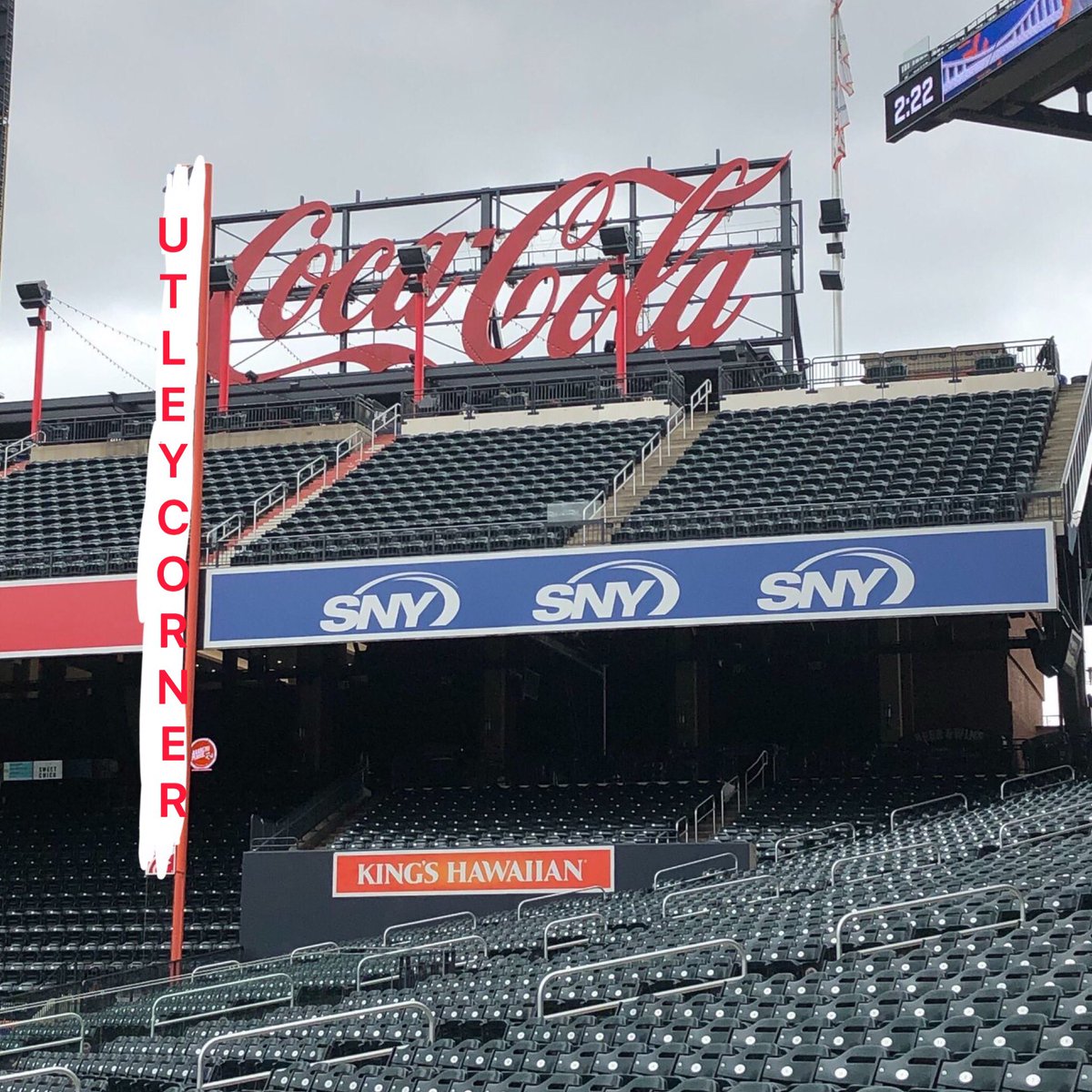 watchoutyoubaby's tweet photo. Can’t figure out what’s worse #mets #foulpole https://t.co/7kwMaNOKjH