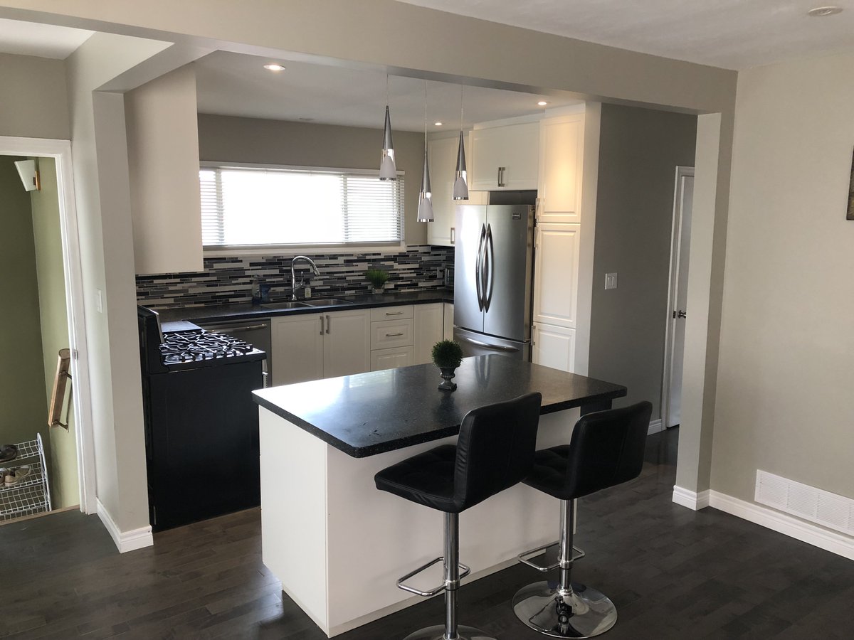 leaseourhouse's tweet photo. #Hamilton #FURNISHED SHORT TERM Home for #RENT 3Bed 1Bath Avail Sept 1 $2,500 + Water &amp; hydro (Internet &amp; Gas Included) 6-8 months rental. Move in day is September 1st. This is a fully renovated house with modern appeal. 

https://t.co/8y56tbKCFh https://t.co/q8aw1qr5pF