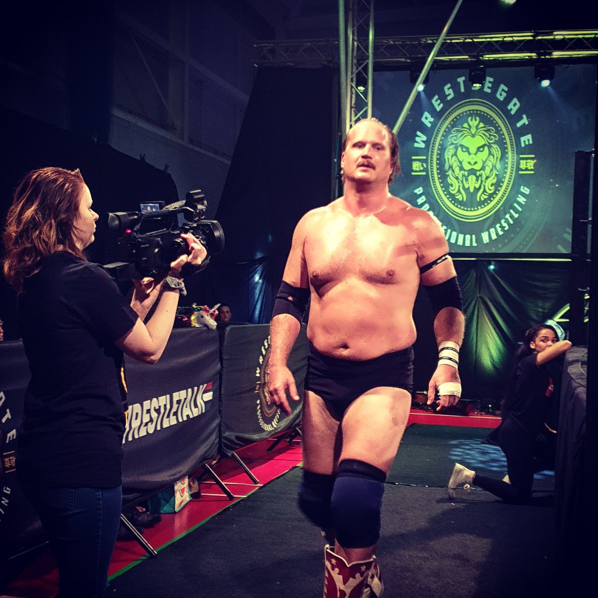 Ringsiders_'s tweet photo. COMING SOON! 👀

@WTPKurt will be speaking to the Peter Parker of British Wrestling!

Wanted to be involved in wrestling as a videographer but don't have a clue how? 

Kurt will speak to @amyeditsstuff to tell her story as a leading videographer!

Photobombs these pictures too! https://t.co/0Z6LbFsG3K