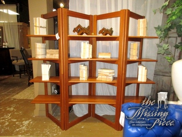 ConsignmentTMP's tweet image. Beautiful Scan Design open bookcase in teak. There are four shelves. Unique find! Great way to display your pieces. Could even be used as a room divider! #ScanDesign #bookcase #teak #shelves #unique #display #themissingpiece #furniture #florida #palmharbor qoo.ly/yqy98