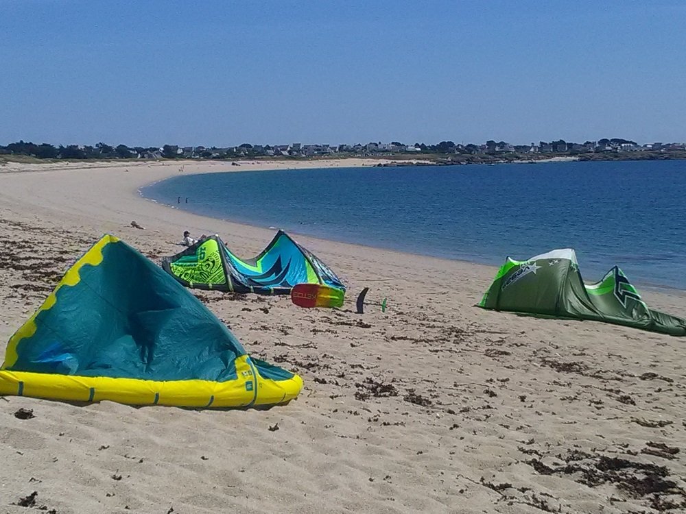 ChezTib's tweet photo. Encore de belles photos... kite surf plage de Kerouini https://t.co/U5GGZ7CVt9