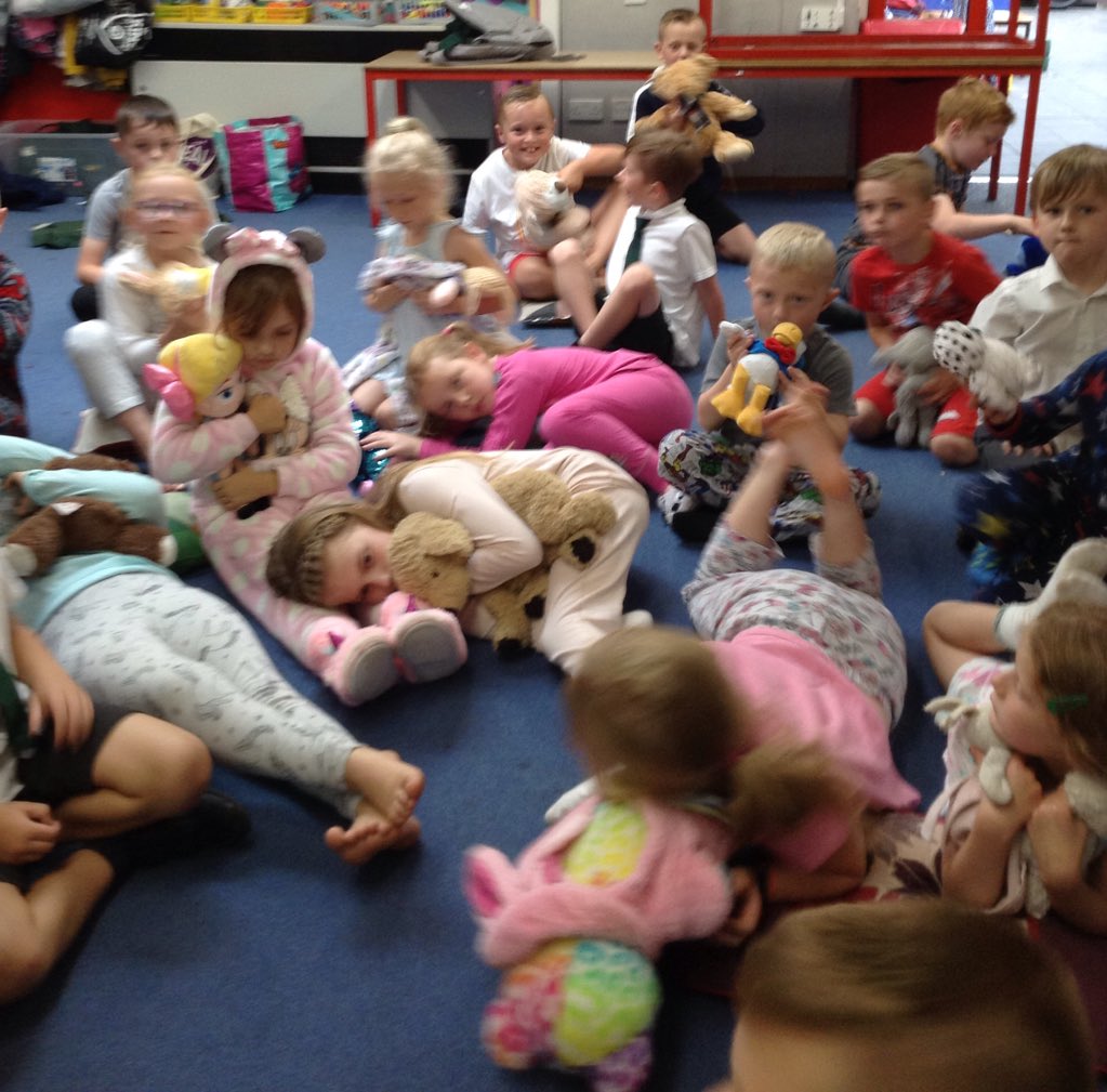 PeafieldClum's tweet photo. We enjoyed our reading star treat of wearing our PJs and watching a film with a teddy https://t.co/gAPq7nL6AS