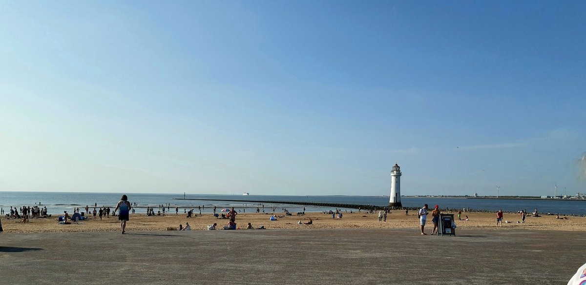nainycjd's tweet photo. A very hot Breeze bimble along the prom tonight. #heatwave #ThisGirlCan @HSBCUKBreeze @WirralCouncil https://t.co/mOh2nuPmIc