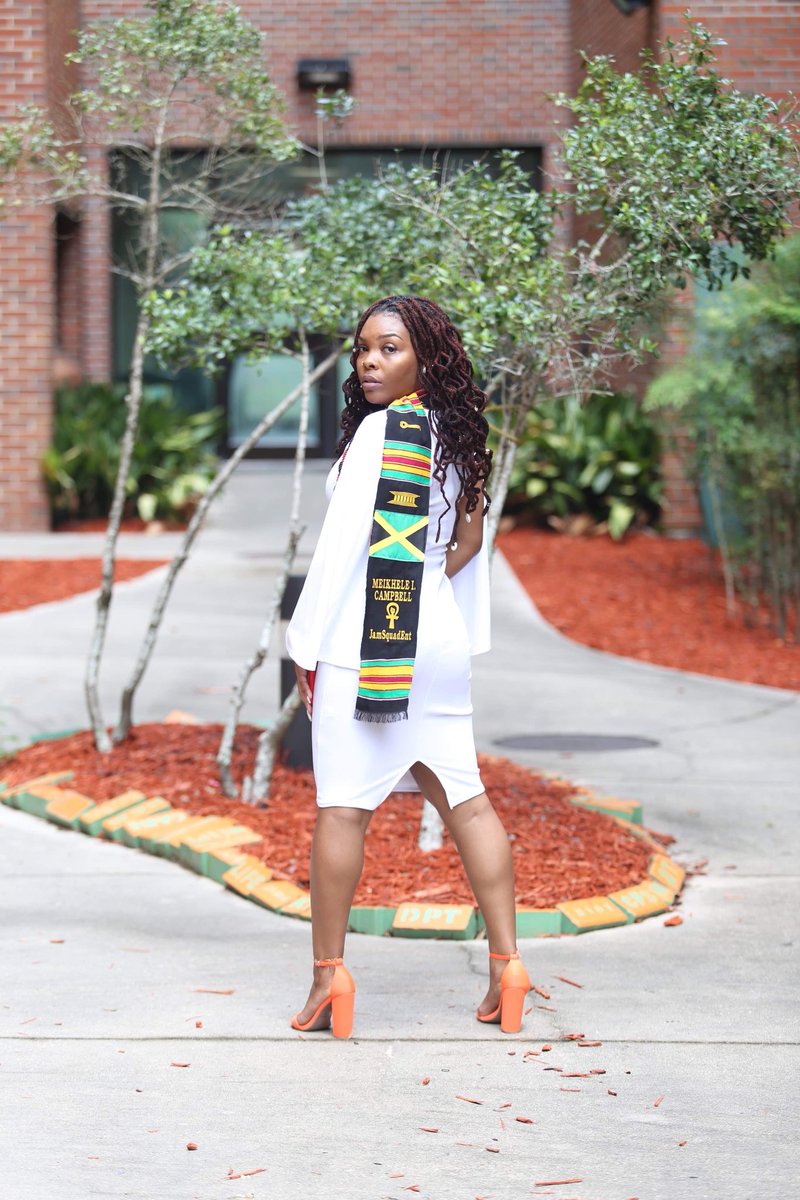 LocdGawdess_'s tweet photo. Haffi mek sure seh unnu know wah gwaan 🇯🇲👩🏾‍🎓 #Famu19 #BadGyalMeme #JamSquadEnt #JamaicanGrad https://t.co/VwoASy2iSD