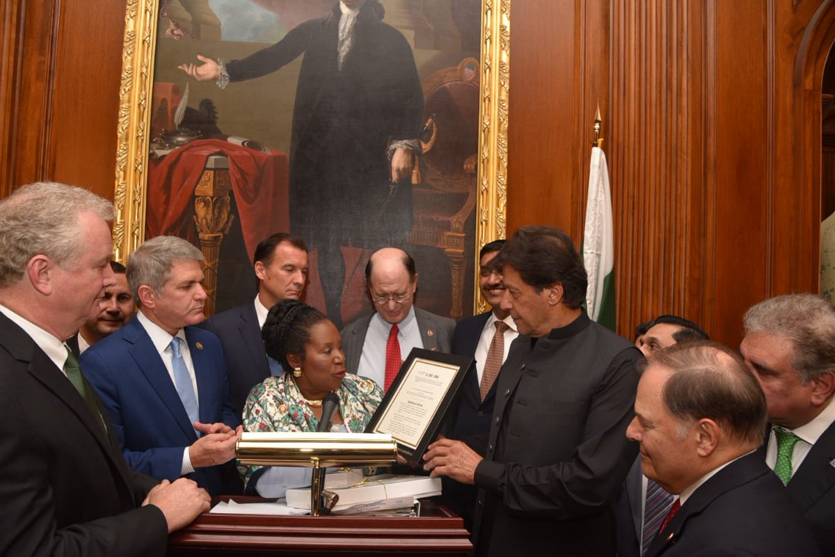 GovtofPakistan's tweet photo. Prime Minister Imran Khan is attending a Reception with a large number of Senators and Members of the US House of Representatives in attendance at the Capitol Hill. Speaker Nancy Pelosi, who is also present, made welcoming remarks. 
#PMIKVisitingUS #PMIKInUSA https://t.co/3NmWiM2djY