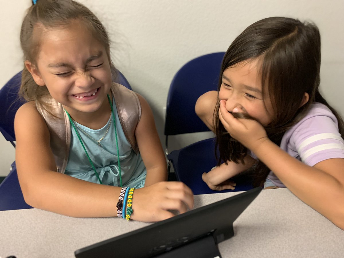 ProjScientist's tweet image. Making some life long friends here @concordiairvine for #codingandgaming week #besties #STEM #STEMinist #fun #oc