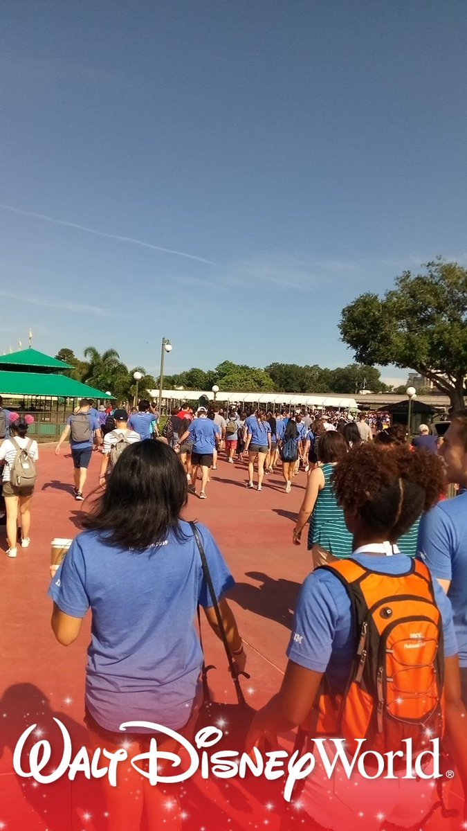 albertomejia295's tweet photo. I think I got the best view of all the interns 😍. All I see is blue 👁️🐝Ⓜ️ #IBMIntern #FutureBlueConnect https://t.co/BMycK5Zr8p
