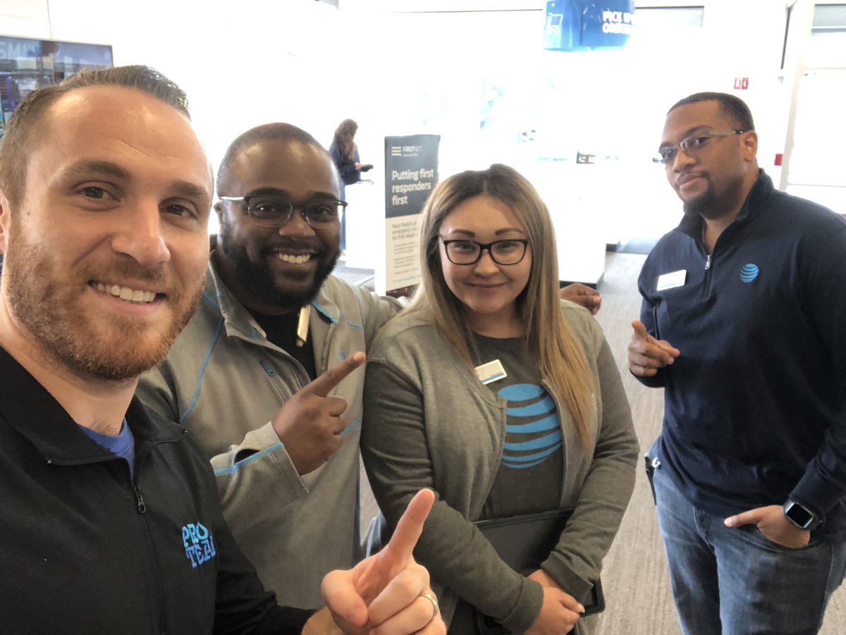 ProTechAndrew's tweet photo. Today in Orland Park we committed to customer excellence via #SimpleSetup #ProTech. Cindy is a #MPPMVP #BundleBeast & she’s ready to own it! @NiloYepez_GLM @joe_boxer44 @TomMonahan10 #connectedandprotected @CR_ProTech @ProTechCalle https://t.co/0K7iGEGxph